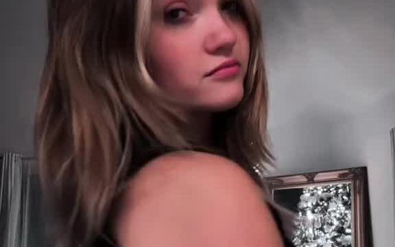 AlyssaMckay!! Sexy on bedroom