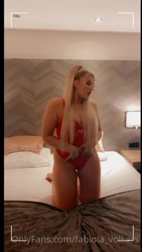 Fabiola Volkers!! Nude show in bed