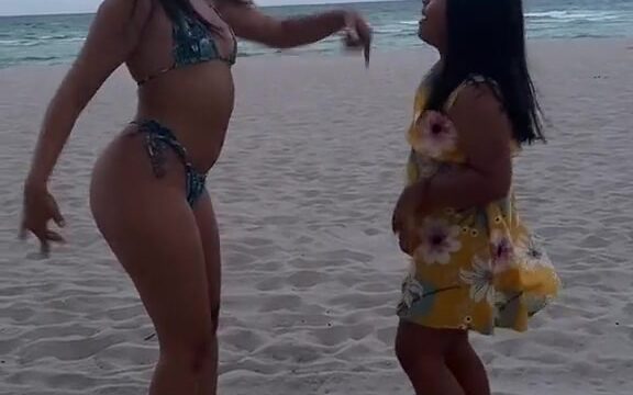 Camila Cabello!! Hot sexy bikini