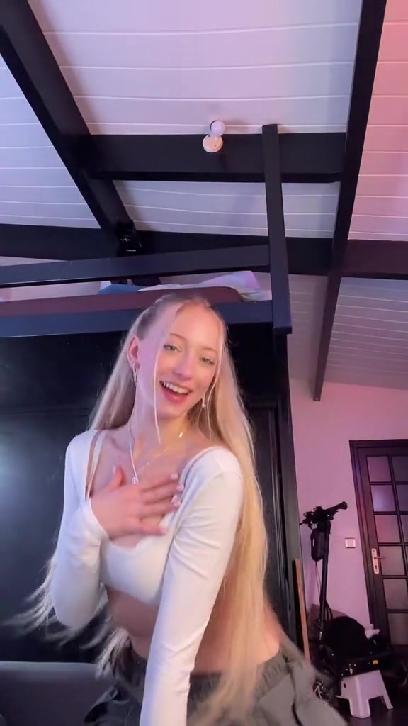 Sofia Diamond!! Sexy dance on bedroom