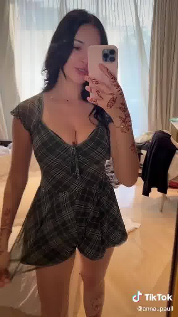 Anna Paul – Sexy in bedroom