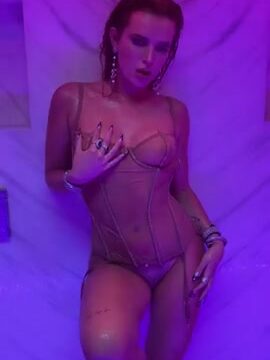 BellaThorne – Nude show on bed…