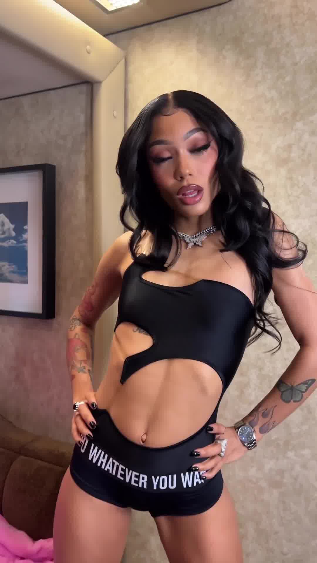 Coileray – Sexy with erotic body…