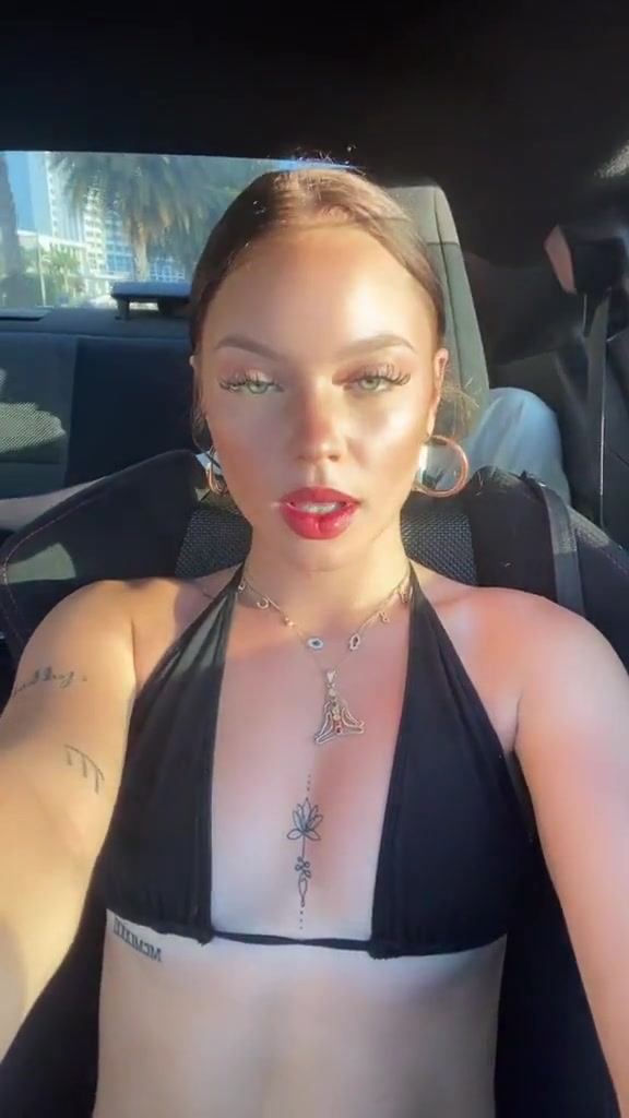 Fympeyton sexy with bikini in car