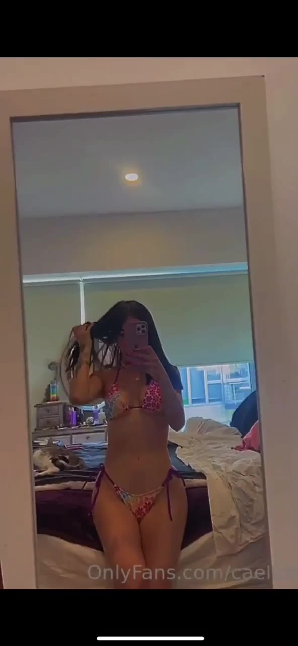 Caeli nude show erotic body…