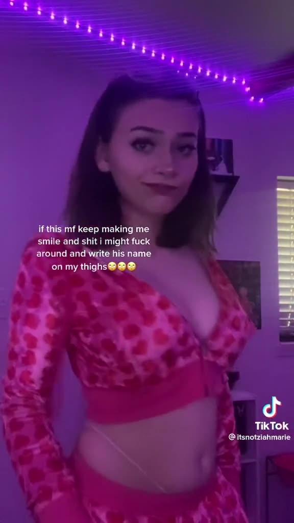 Luvly Ziah sexy with erotic body…