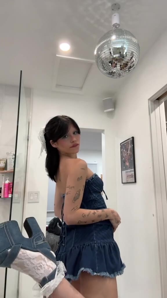 Nessa Barrett!! Hot sexy babe…
