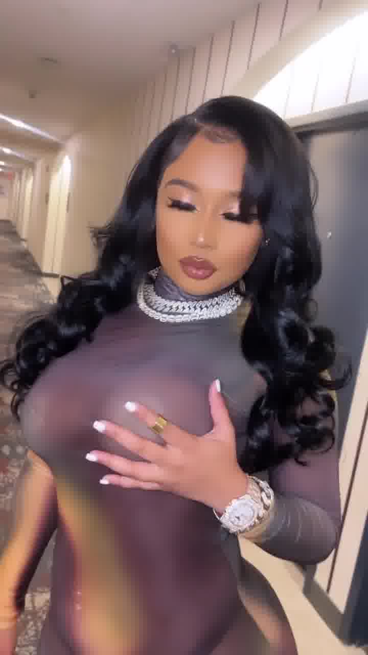 Ohsoyoujade – Sexy with erotic body…