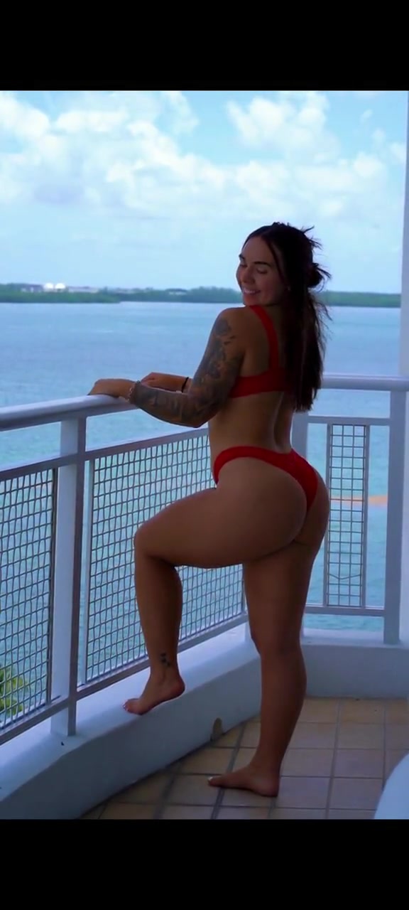Abby Berner – Hot sexy outdoor