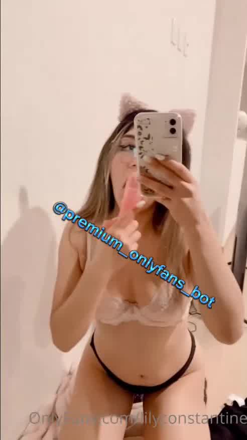Lily Constantine play dildo…!!