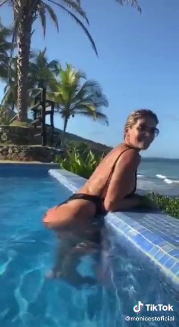 Monicest sexy