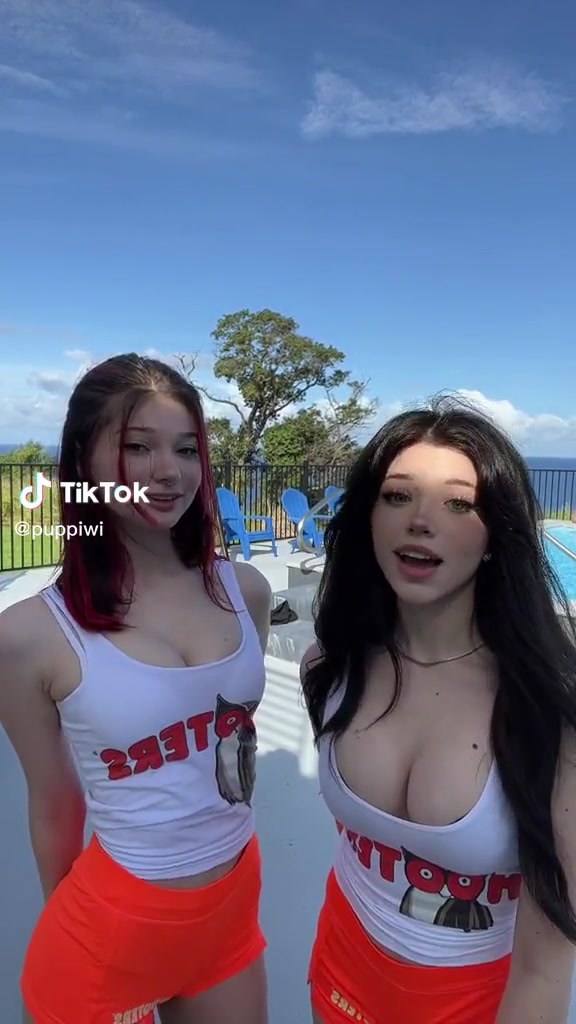 Puppiwi – Sexy with her friend