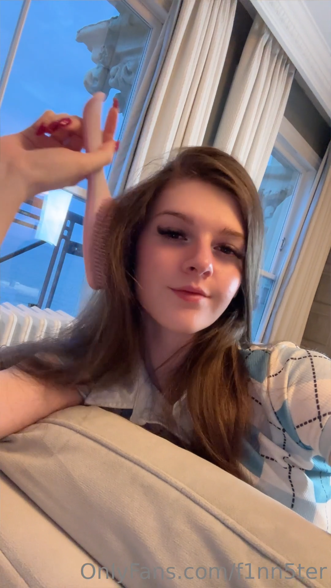 F1nn5ter sexy in bedroom