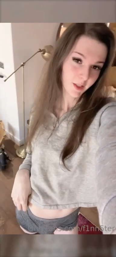 F1nn5ter sexy babe