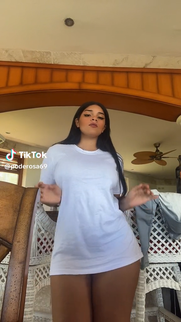 Lapoderosa69 – Sexy with erotic body