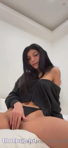 Woffee pussy playing on bed