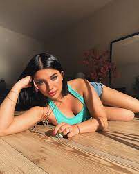 Julia Bayoneta – Sexy show juicy boobs!!