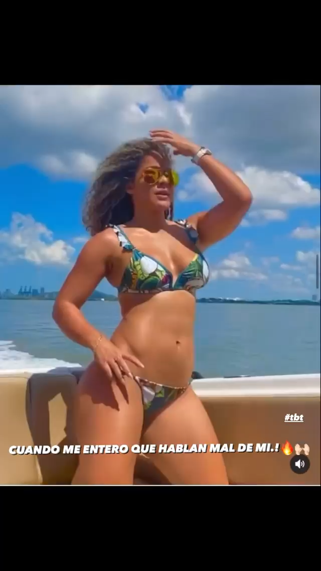 Karmen Mestre – Sexy on beach