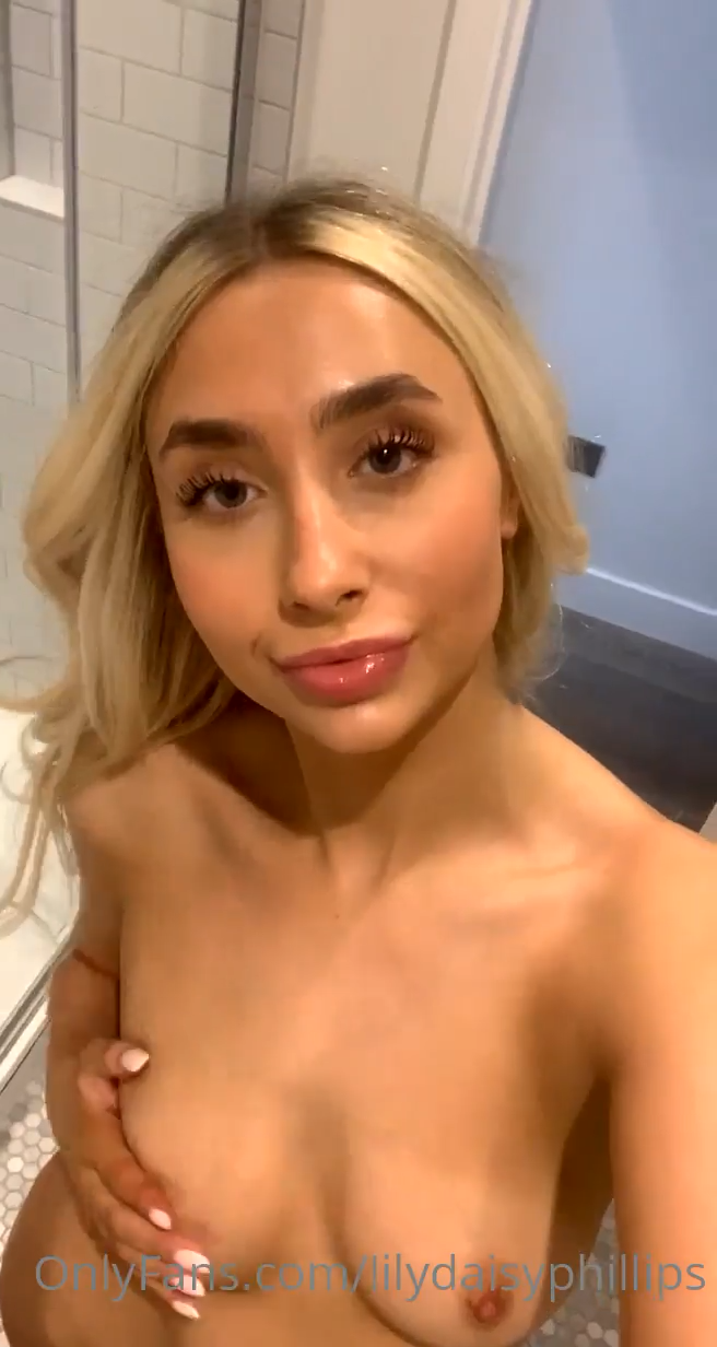 Lily Phillips – Nude show in bathroom!!!