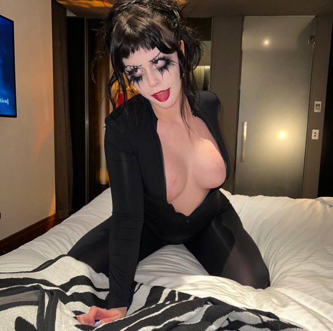 Bar6ie6/6ar6ie6 naked show big boobs on bed!!! New Onlyfans trending video leaked