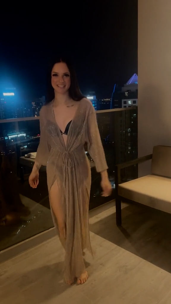 Alicia Jns/Aliciaspatties hot sexy outside!!!