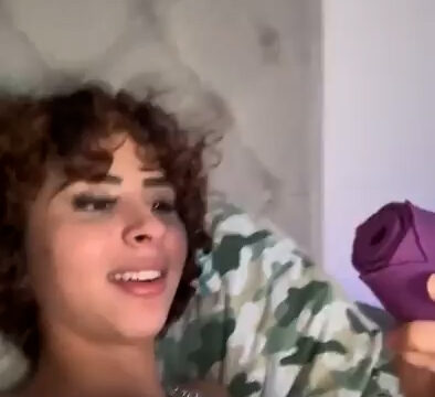 Fwtina naked pussy play on bed!!! So hot