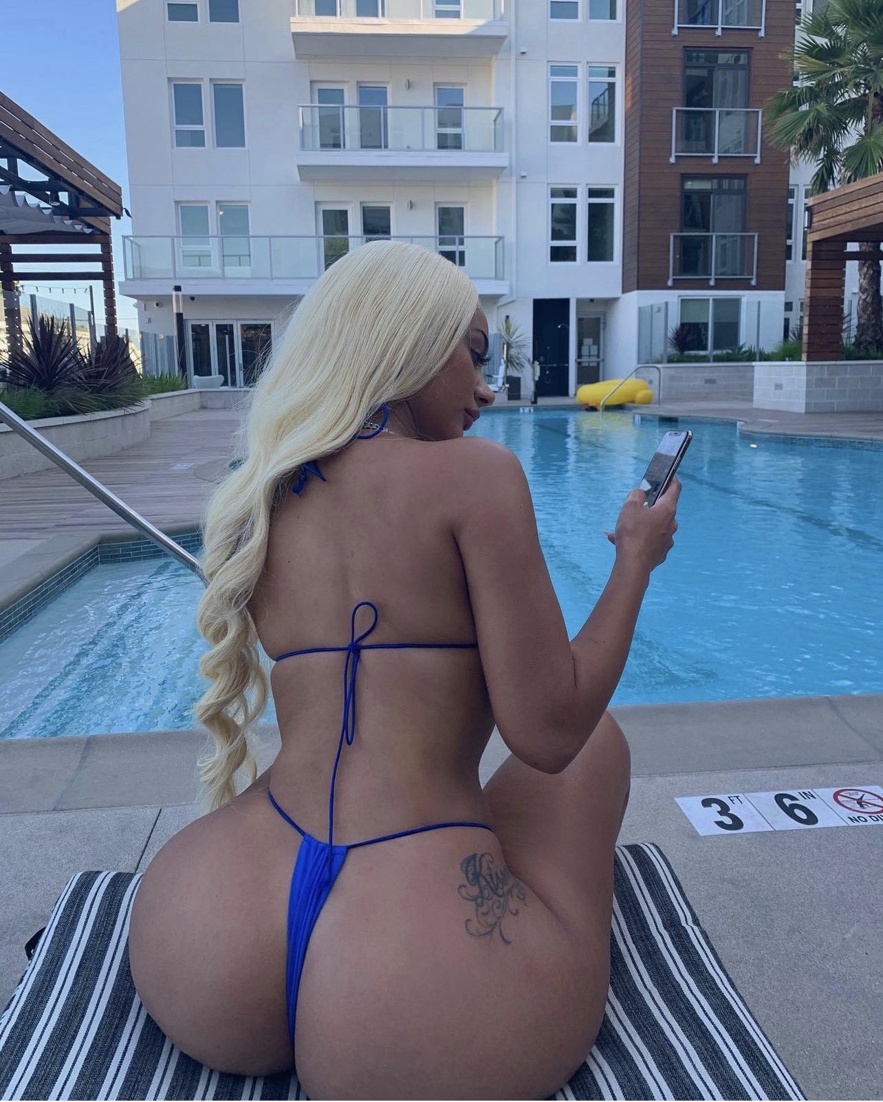 Himynamestee naked show big ass in the pool!!! New Onlyfans video leak so hot