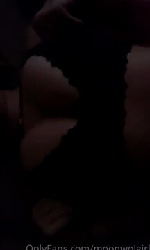 Moonwolfgirl naked show big boobs on bed!!! So hot