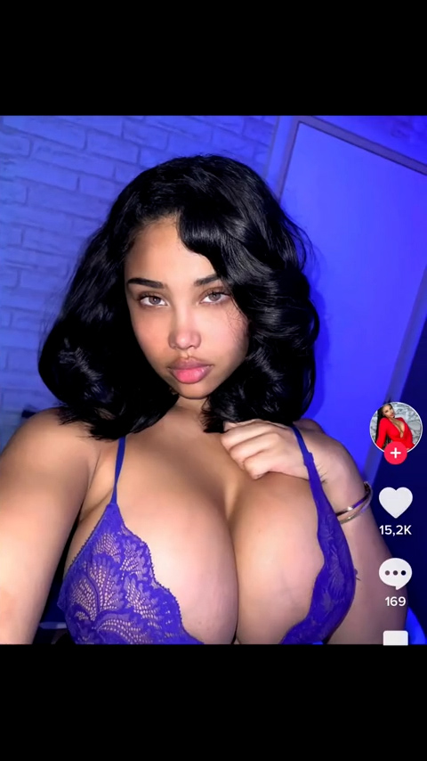 Tootatis show erotic body in bedroom!!! So hot