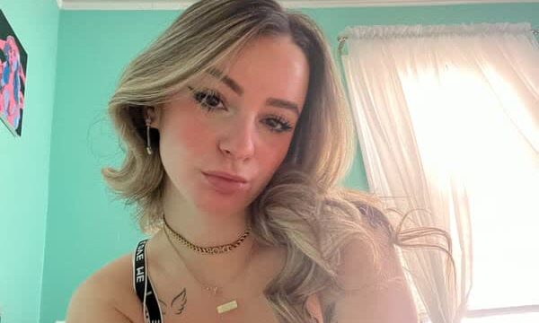 Kaitlyn Krems/Kaitkrems Onlyfans leak!!! Sexy on bed so hot