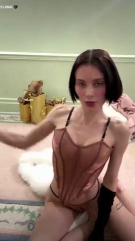 Lana Rhoades Live With a Tampon In Her Pussy